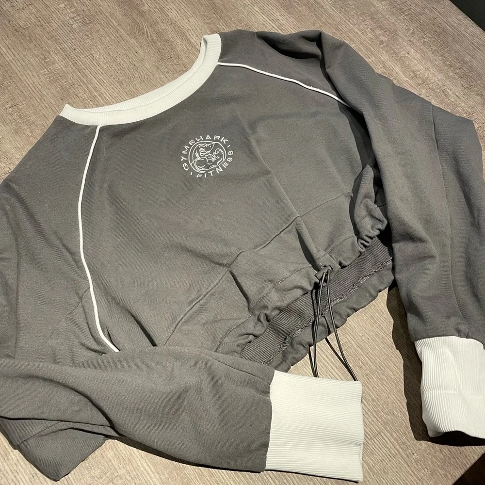 Gymshark Legacy Cropped Sweater *IN GREY* - Picture 5 of 10
